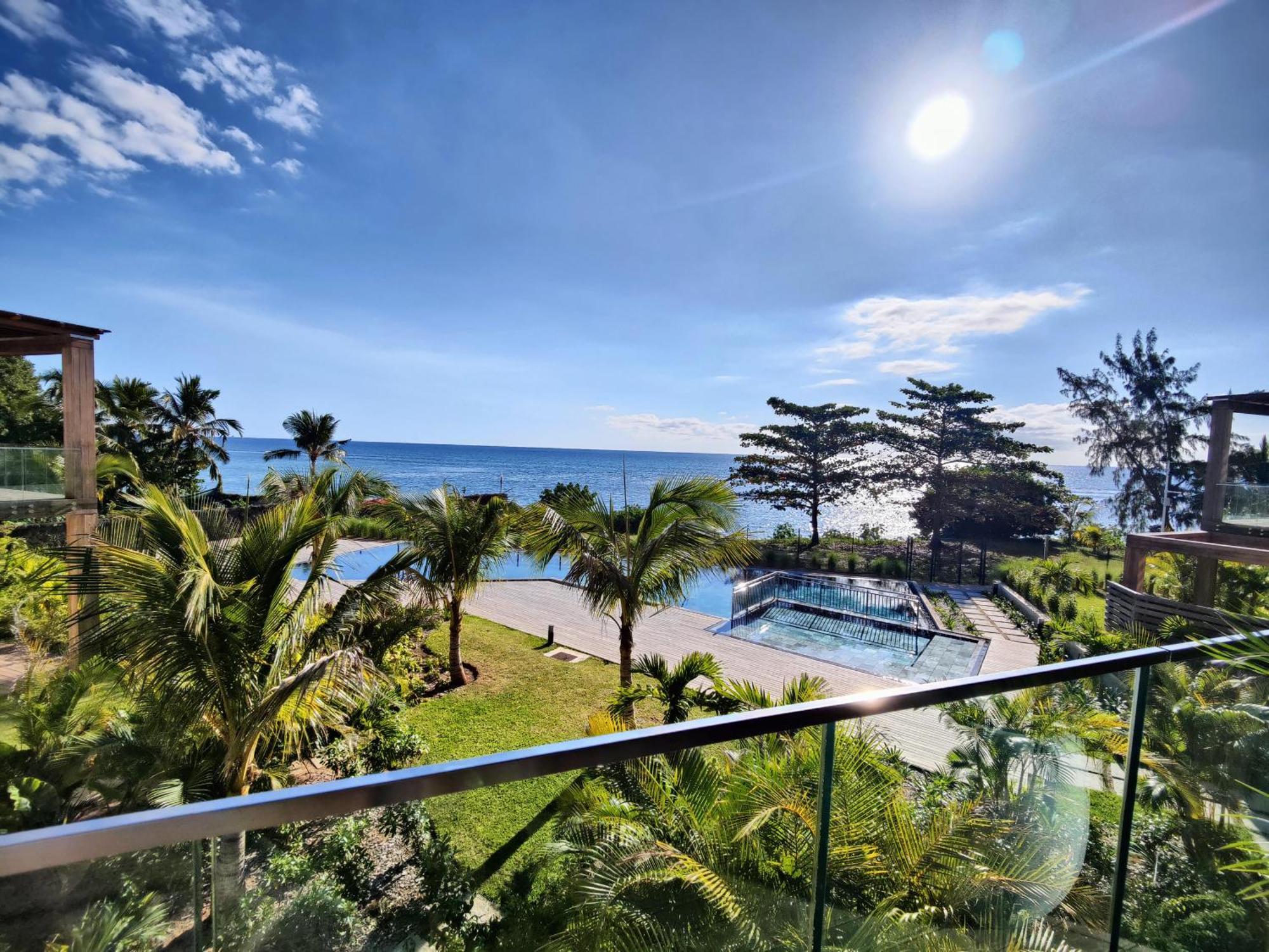 Ocean Point Beach Front Apartment Pointe-aux-Piments Zewnętrze zdjęcie
