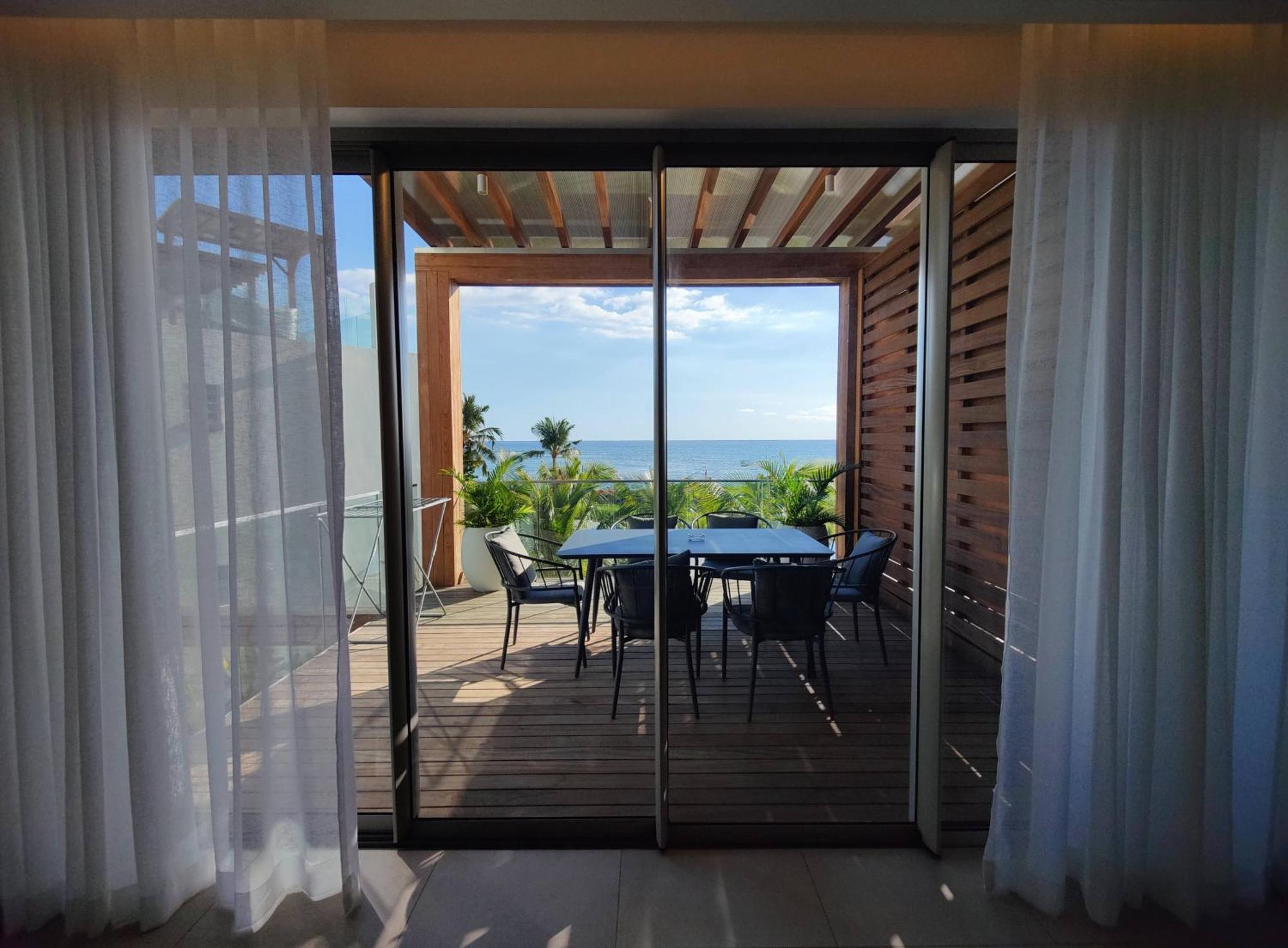Ocean Point Beach Front Apartment Pointe-aux-Piments Zewnętrze zdjęcie